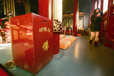 景區(qū)私設的功德箱已全部撤換，留下的功德箱屬于僧眾
