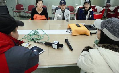 2014年12月23日，經(jīng)歷韓國整容失敗的靳魏坤、宓圓圓、陳怡麗在北京召開記者會，希望維權(quán)