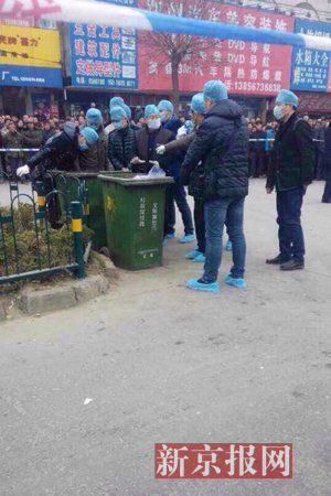 亳州路邊垃圾桶內(nèi)驚現(xiàn)碎尸。網(wǎng)友供圖
