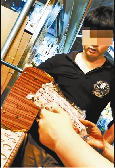 走私美國(guó)牛肉藏身北京批發(fā)市場(chǎng) 攤販自備冷庫