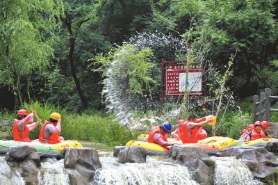 豫西大峽谷十年締造更爽更安全的“中國好漂流”(圖) 豫西大峽谷十年締造更爽更安全的“中國好漂流”(圖)