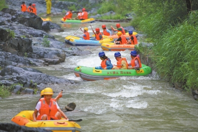 七夕節(jié),豫西大峽谷設(shè)“情侶漂流通道” 七夕節(jié),豫西大峽谷設(shè)“情侶漂流通道”