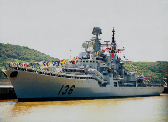 資料圖：東海艦隊的杭州號驅(qū)逐艦。