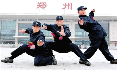 昨日，即將入伍的少林高手們啟程前合影留念