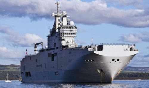 俄羅斯向法國購買西北風(fēng)級(jí)兩棲攻擊艦。 俄羅斯向法國購買西北風(fēng)級(jí)兩棲攻擊艦。