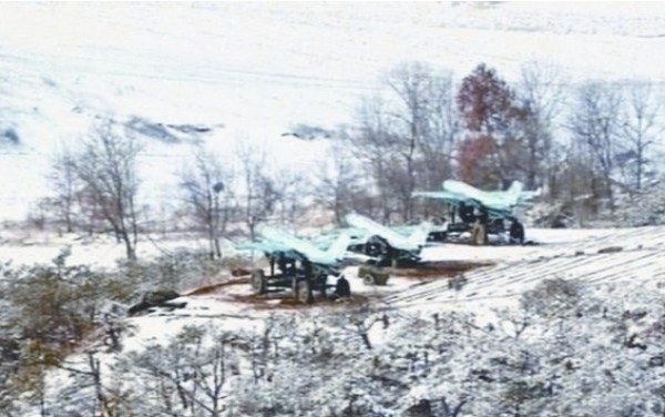 朝鮮公開(kāi)的照片顯示，在三輛牽引車輛上各自搭載了一架無(wú)人機(jī)。