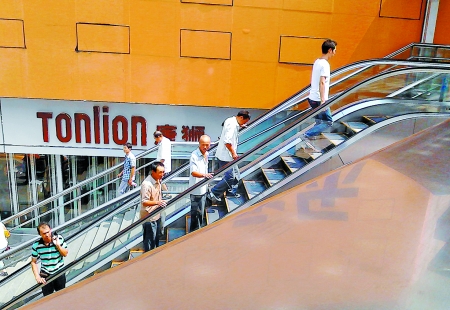 二七廣場(chǎng)天橋電梯 昨日恢復(fù) 二七廣場(chǎng)天橋電梯 昨日恢復(fù)