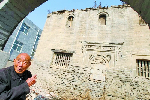 為保護(hù)古民宅，鄭州北四環(huán)繞開5米