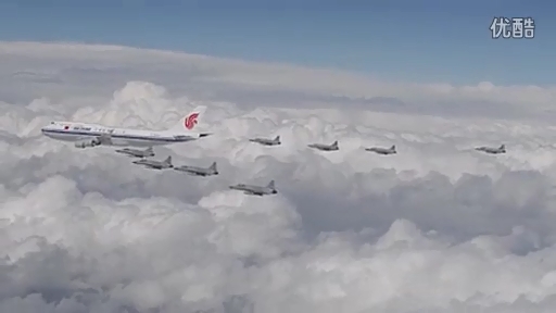 8架梟龍戰(zhàn)機(jī)為大大的專(zhuān)機(jī)護(hù)航 飛行員第一視角