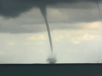 大連突現(xiàn)龍吸水奇觀 諸多游人爭相觀景