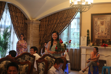 收到怎么多玫瑰，當(dāng)然開(kāi)心啦！