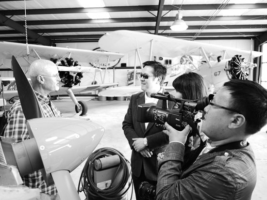 河南電視臺都市頻道記者采訪孟菲斯市民 河南電視臺都市頻道記者采訪孟菲斯市民