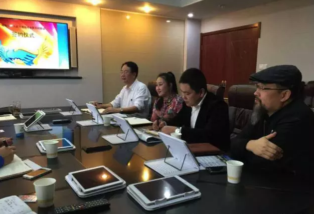 從右至左依次為趙財神，雅購供銷CEO許濤，農(nóng)團聯(lián)盟創(chuàng)始人王婷。