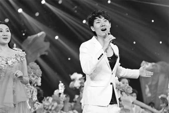 在青歌賽頒獎盛典上，王晰的超炫男低音再次引爆全場