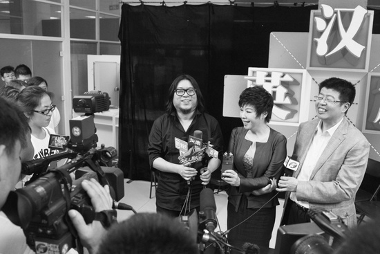 節(jié)目嘉賓高曉松、于丹、張頤武接受采訪