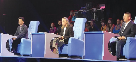 節(jié)目中，崔永元、蔡志忠、錢(qián)文忠 由左至右 三為成語(yǔ)先生妙語(yǔ)不斷