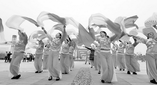 信陽百花園廣場舞 信陽百花園廣場舞