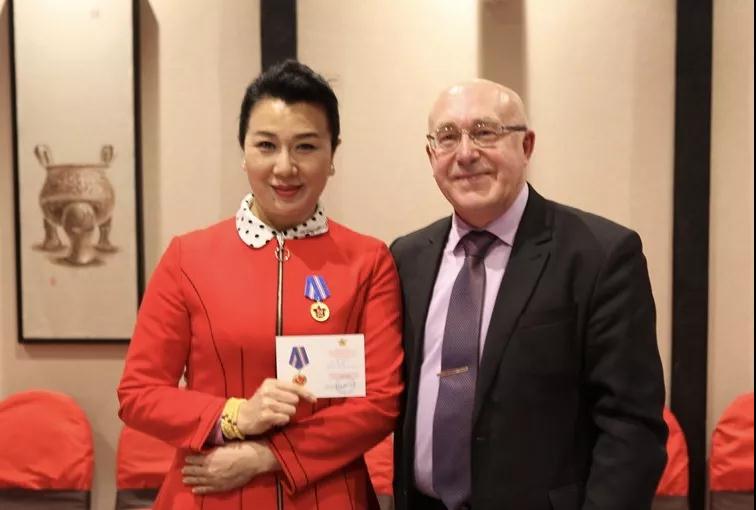 演出代表團(tuán)團(tuán)長、河南豫劇院黨委書記 汪荃珍