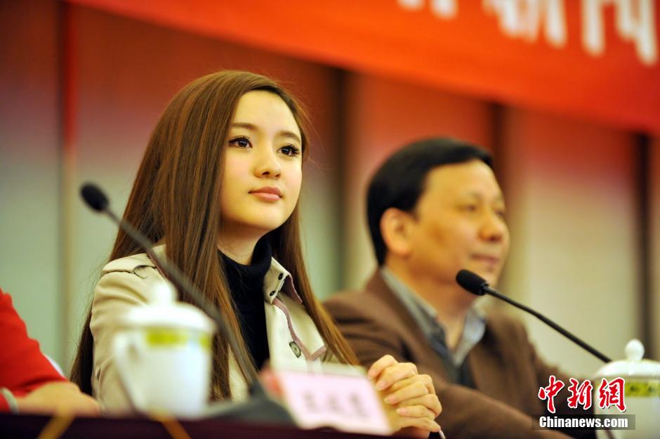 四川力達(dá)士足球俱樂部成立 美女董事長(zhǎng)艾如出席發(fā)布會(huì)