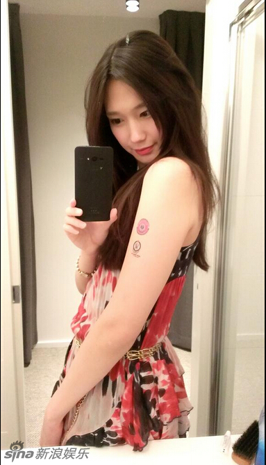 有顏有胸！日本變性美女性感迷人走紅網(wǎng)絡(luò)