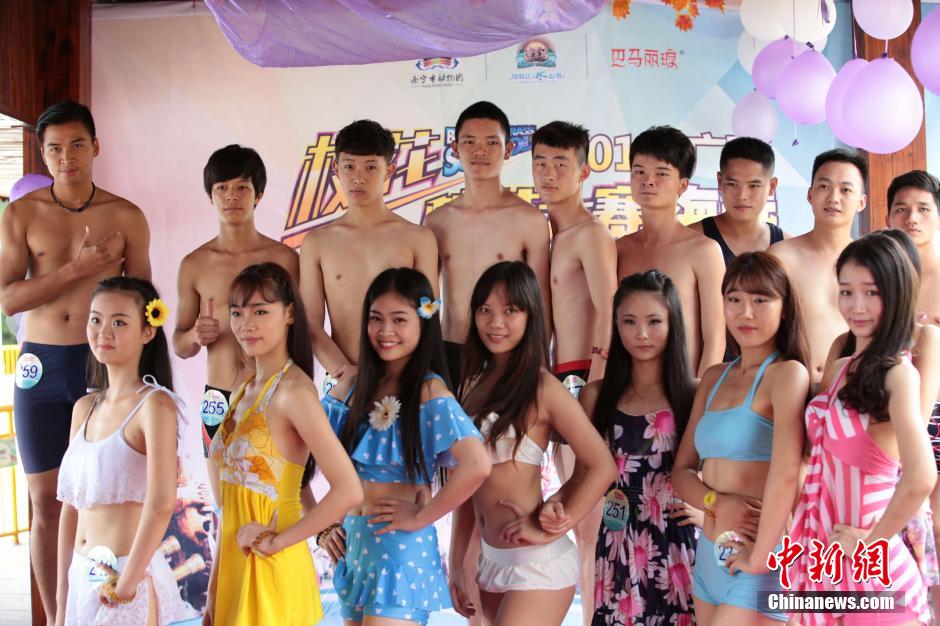 學(xué)生參加校花校草大賽 美女穿比基尼秀身材